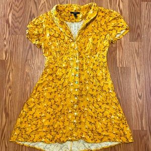 Vintage style button up floral dress with ties 🌸